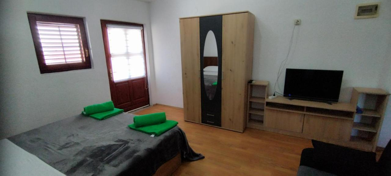 Apartments Andela Starigrad Paklenica Extérieur photo